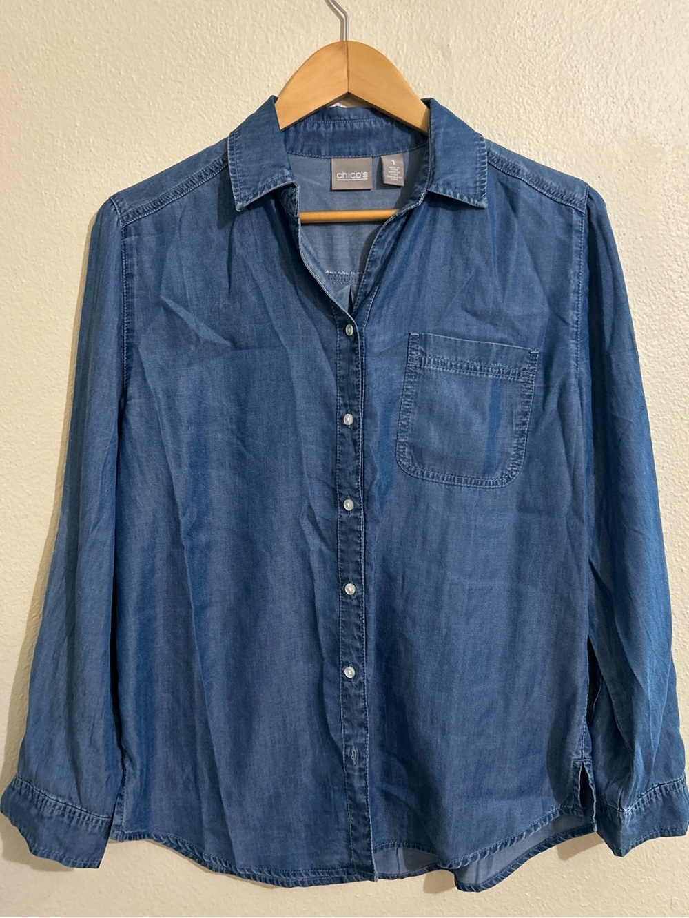 Chico's Indigo Blue Women’s Chambray Button-Down Shirt Size Medium